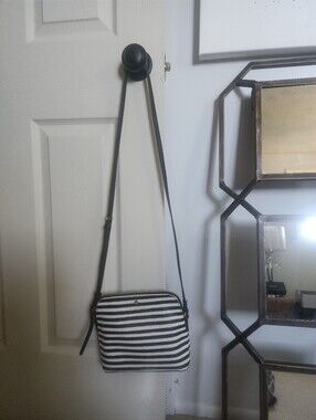 Liz Claiborne Striped Crossbody Shoulder Bag in Black and White